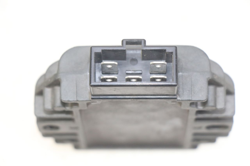 photo de REGULATOR ŁADOWANIA PIAGGIO VESPA LXV 125 (2006 - 2009) - Szczegół części