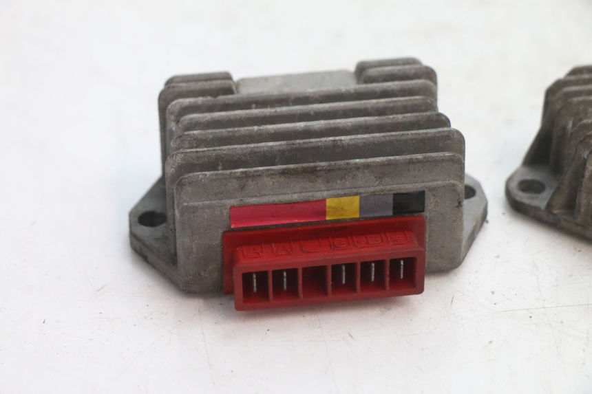 photo de REGULATOR ŁADOWANIA PIAGGIO VESPA PK FL 2T 50 (1990 - 1996) - Szczegół części