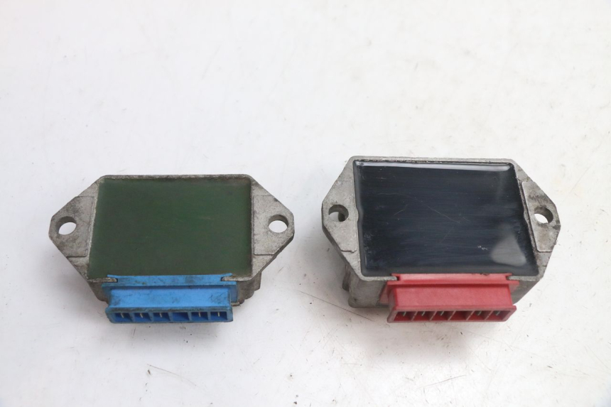 photo de REGULATOR ŁADOWANIA PIAGGIO VESPA PK FL 2T 50 (1990 - 1996) - Zbliżenie techniczne