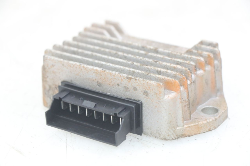 photo de REGULATOR ŁADOWANIA PIAGGIO VESPA S 2T 50 (2007 - 2014) - Widok główny