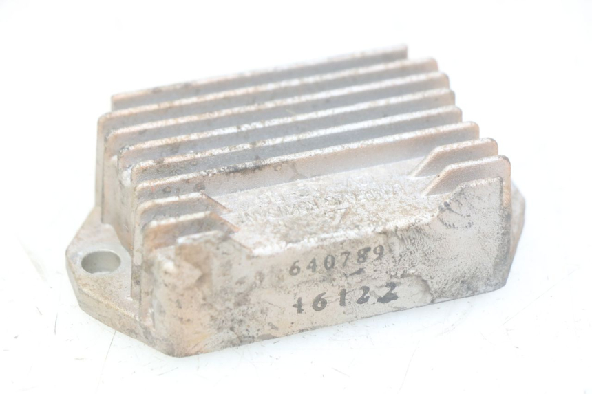 photo de REGULATOR ŁADOWANIA PIAGGIO VESPA S 2T 50 (2007 - 2014) - Zoom stanu zużycia