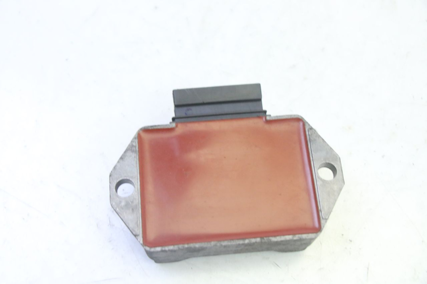photo de REGULATOR ŁADOWANIA PIAGGIO VESPA S 2T 50 (2007 - 2014) - Inny kąt widzenia