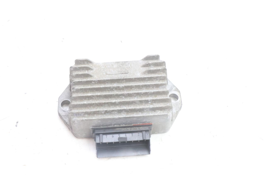 photo de REGULATOR ŁADOWANIA PIAGGIO VESPA S 2T 50 (2007 - 2014) - Widok główny