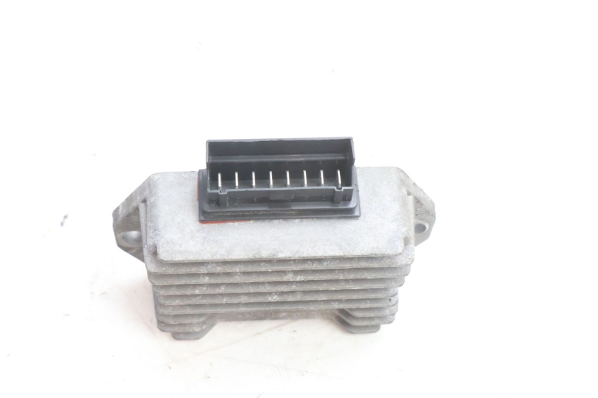 photo de REGULATOR ŁADOWANIA PIAGGIO VESPA S 2T 50 (2007 - 2014) - Zoom stanu zużycia