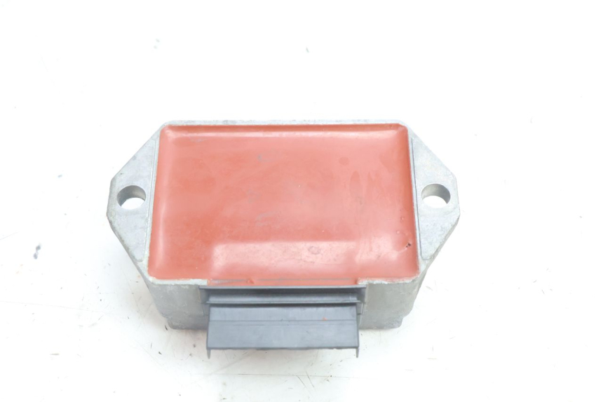 photo de REGULATOR ŁADOWANIA PIAGGIO VESPA S 2T 50 (2007 - 2014) - Inny kąt widzenia