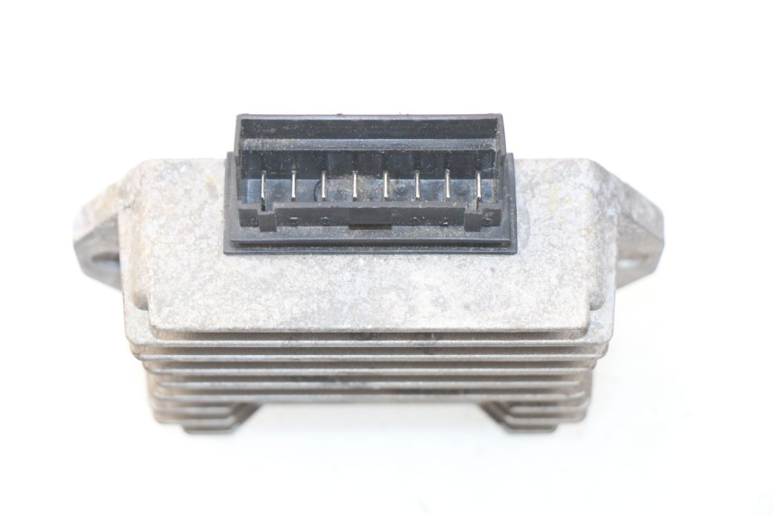 photo de REGULATOR ŁADOWANIA PIAGGIO VESPA SPRINT 2T 50 (2014 - 2018) - Zoom stanu zużycia