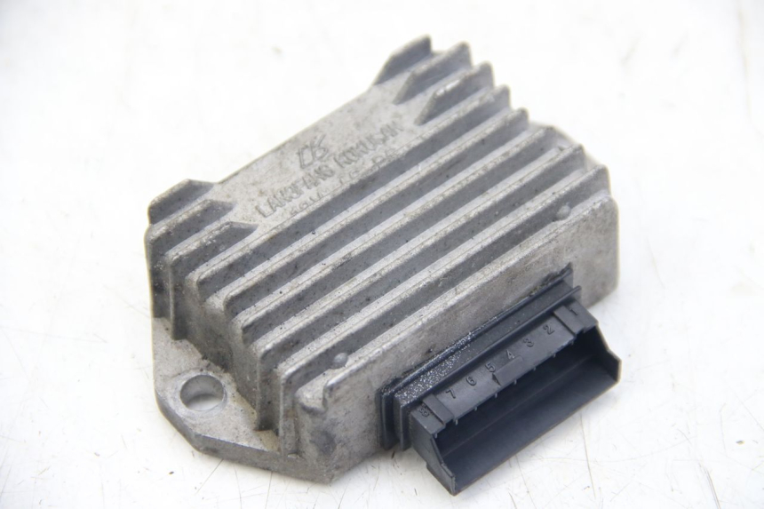 photo de REGULATOR ŁADOWANIA PIAGGIO VESPA SPRINT 2T 50 (2014 - 2018) - Inny kąt widzenia