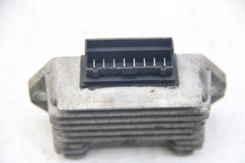 photo de REGULATOR ŁADOWANIA PIAGGIO VESPA SPRINT 2T 50 (2014 - 2018) - Punkty mocowania