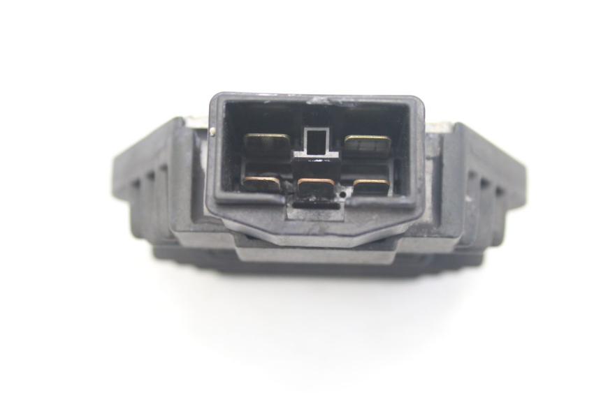 photo de REGULATOR ŁADOWANIA HONDA VFR FI RC46 800 (1998 - 2001) - Zbliżenie techniczne