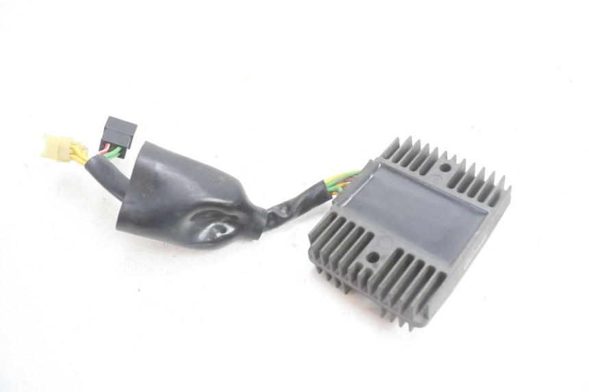photo de REGULATOR ŁADOWANIA HONDA VFR FI RC46 800 (1998 - 2001) - Zbliżenie techniczne