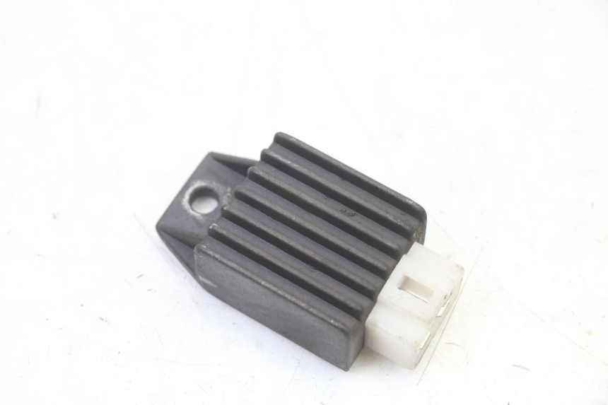 photo de REGULATOR ŁADOWANIA PEUGEOT VIVACITY NEW 2T 50 (2008 - 2017) - Widok główny