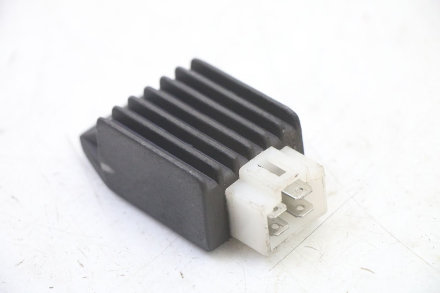 photo de REGULATOR ŁADOWANIA PEUGEOT VIVACITY NEW 2T 50 (2008 - 2017) - Szczegół części