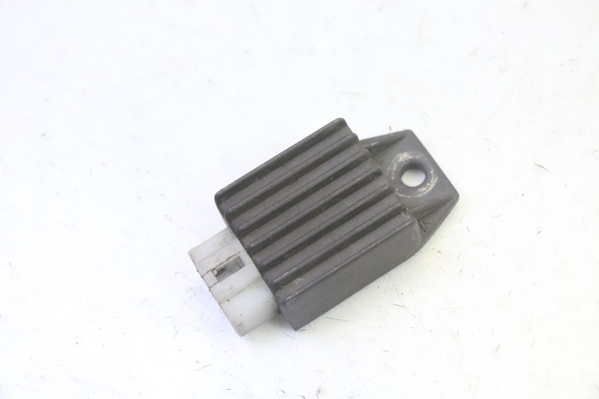 photo de REGULATOR ŁADOWANIA PEUGEOT VIVACITY NEW 2T 50 (2008 - 2017) - Widok główny