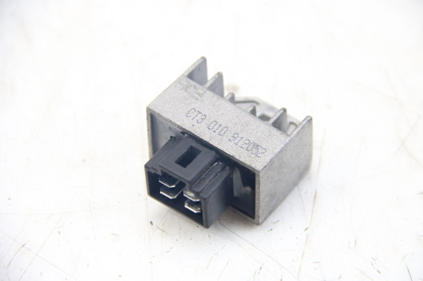 photo de REGULATOR ŁADOWANIA PEUGEOT VIVACITY NEW 4T 50 (2008 - 2017) - Szczegół części