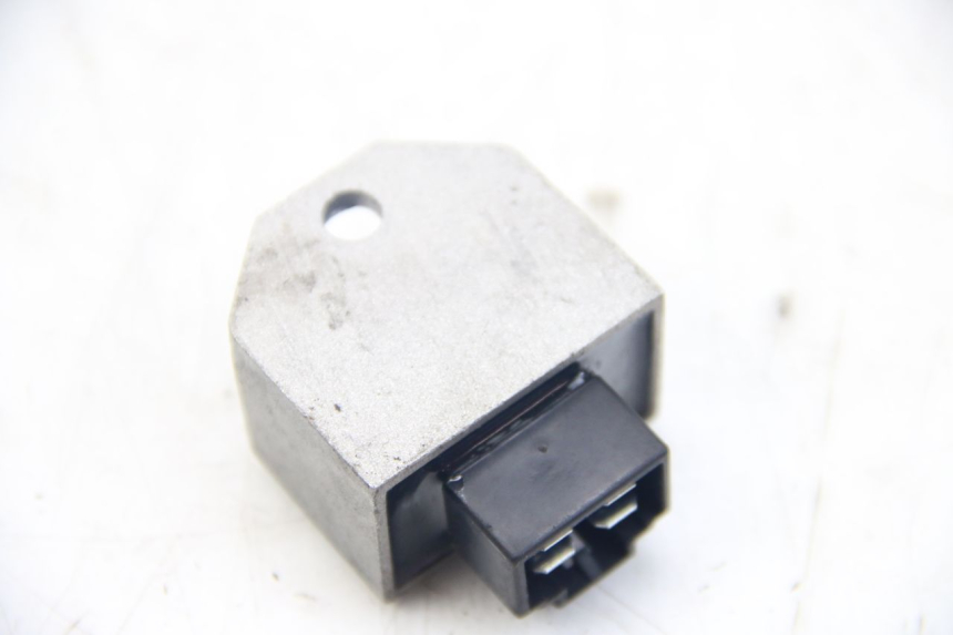 photo de REGULATOR ŁADOWANIA PEUGEOT VIVACITY NEW 4T 50 (2008 - 2017) - Zoom stanu zużycia