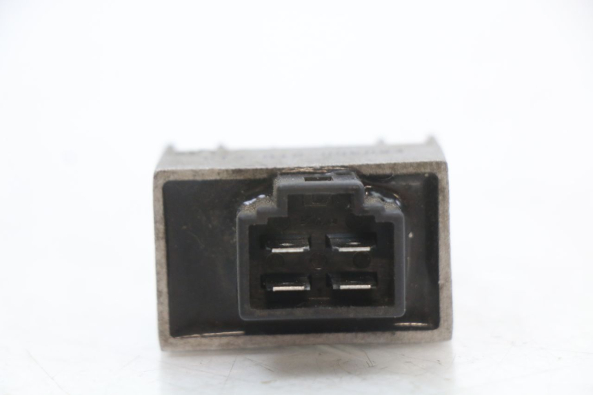 photo de REGULATOR ŁADOWANIA PEUGEOT VIVACITY NEW 4T 50 (2008 - 2017) - Zoom stanu zużycia