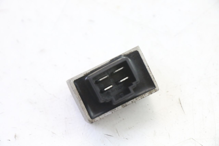 photo de REGULATOR ŁADOWANIA PEUGEOT VIVACITY NEW 4T 50 (2008 - 2017) - Zoom stanu zużycia