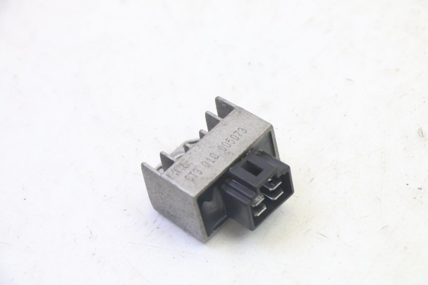 photo de REGULATOR ŁADOWANIA PEUGEOT VIVACITY NEW 4T 50 (2008 - 2017) - Widok główny