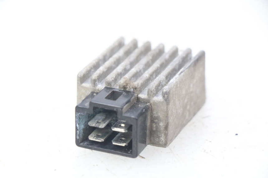 photo de REGULATOR ŁADOWANIA PEUGEOT VIVACITY 50 (1998 - 2003) - Szczegół części