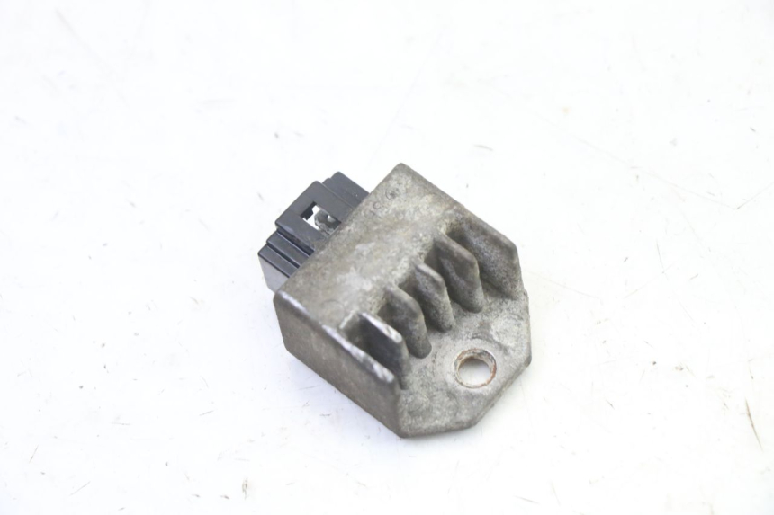 photo de REGULATOR ŁADOWANIA PEUGEOT VIVACITY 50 (2004 - 2009) - Szczegół części