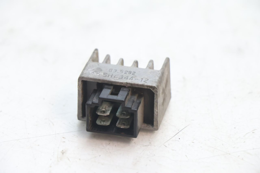 photo de REGULATOR ŁADOWANIA PEUGEOT VIVACITY 50 (1998 - 2003) - Szczegół części