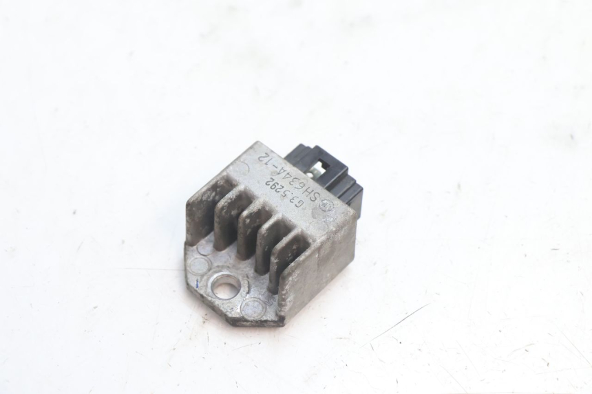 photo de REGULATOR ŁADOWANIA PEUGEOT VIVACITY 50 (1998 - 2003) - Zoom stanu zużycia