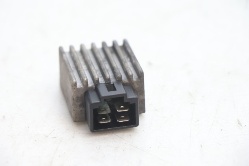 photo de REGULATOR ŁADOWANIA PEUGEOT VIVACITY 50 (1998 - 2003) - Zoom stanu zużycia