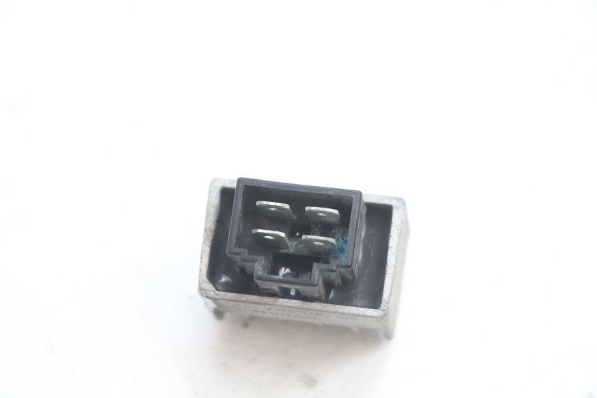 photo de REGULATOR ŁADOWANIA PEUGEOT VIVACITY 50 (2004 - 2009) - Zoom stanu zużycia