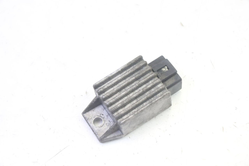 photo de REGULATOR ŁADOWANIA PEUGEOT VIVACITY 100 (1999 - 2008) - Zoom stanu zużycia