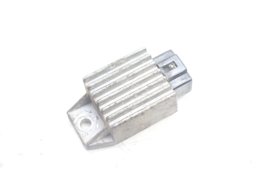 photo de REGULATOR ŁADOWANIA PEUGEOT VIVACITY 100 (1999 - 2008) - Szczegół części
