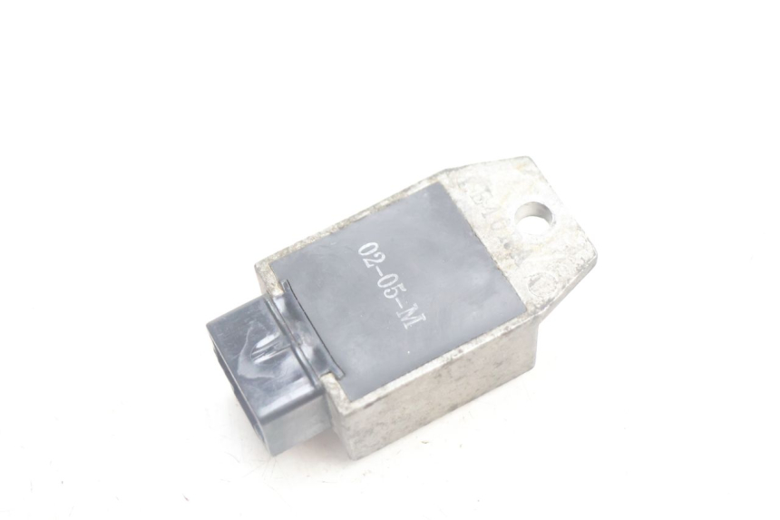 photo de REGULATOR ŁADOWANIA PEUGEOT VIVACITY 100 (1999 - 2008) - Zbliżenie techniczne