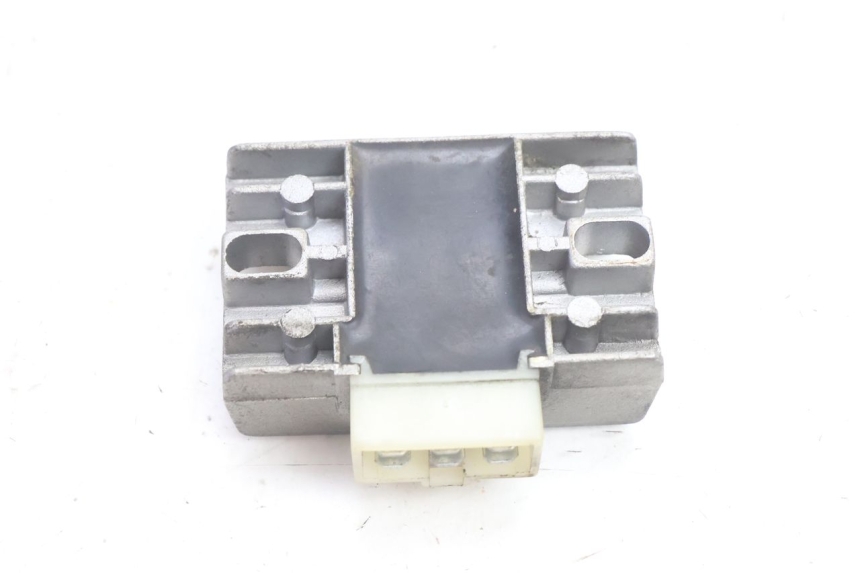 photo de REGULATOR ŁADOWANIA DAELIM VJ ROADWIN 125 (2004 - 2007) - Zbliżenie techniczne