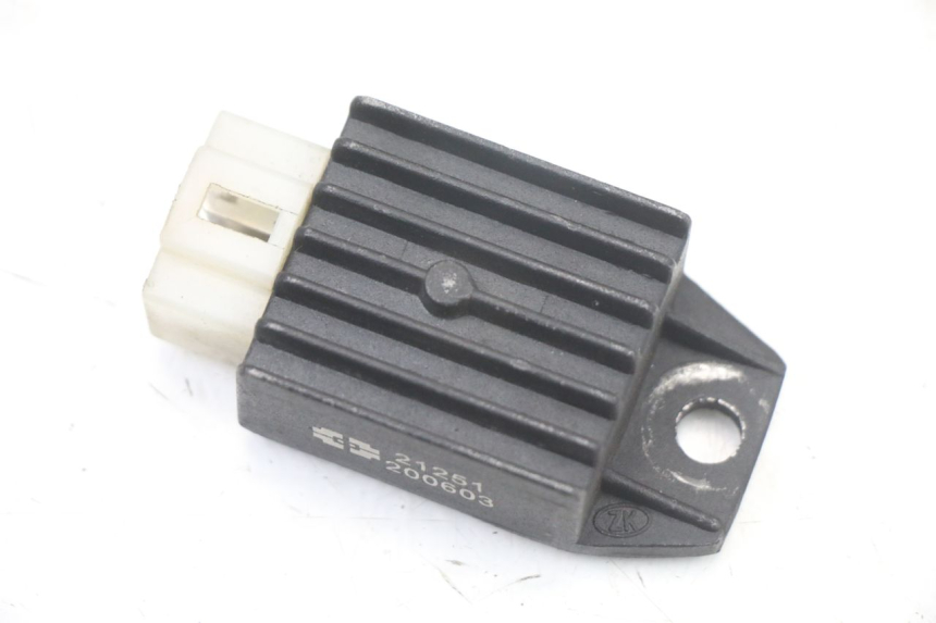 photo de REGULATOR ŁADOWANIA VONROAD YIBEN 125 (2006 - 2010) - Szczegół części