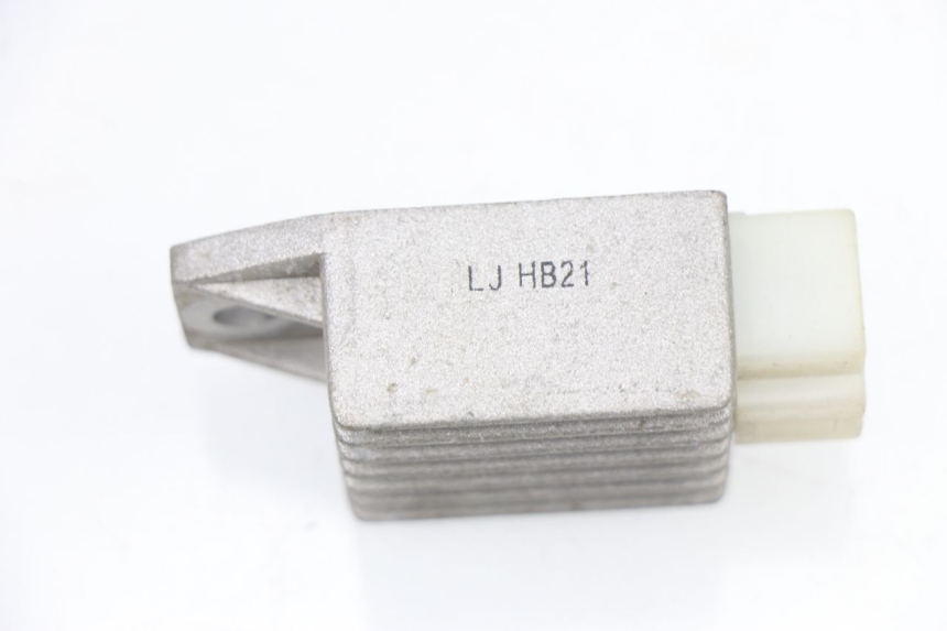 photo de REGULATOR ŁADOWANIA BHM WACO 4T 50 (2008 - 2015) - Inny kąt widzenia
