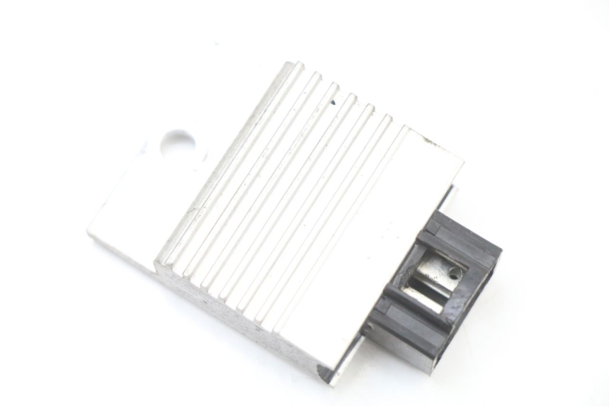 photo de REGULATOR ŁADOWANIA HONDA WALLAROO DX 50 (1993 - 1996) - Szczegół części