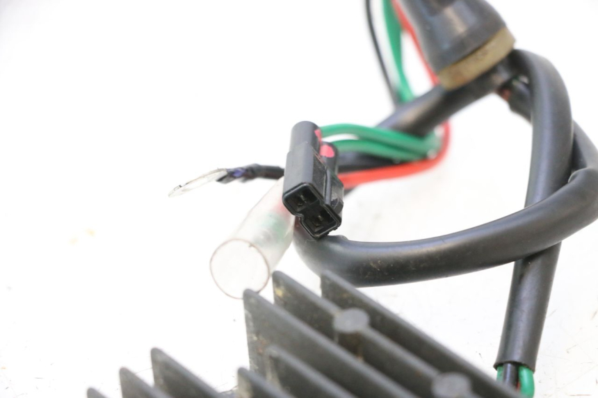 photo de REGULATOR ŁADOWANIA YAMAHA WAVE RUNNER GP R 1200 (2000 - 2003) - Inny kąt widzenia