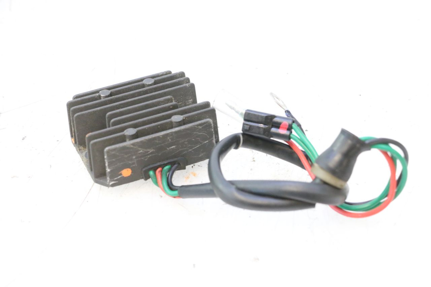 photo de REGULATOR ŁADOWANIA YAMAHA WAVE RUNNER GP R 1200 (2000 - 2003) - Zbliżenie techniczne
