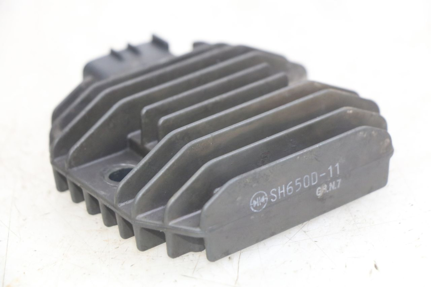 photo de REGULATOR ŁADOWANIA YAMAHA X-MAX XMAX 250 (2006 - 2009) - Zbliżenie techniczne