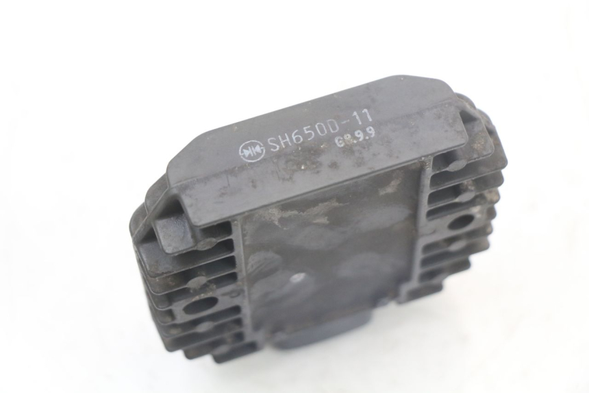photo de REGULATOR ŁADOWANIA YAMAHA X-MAX XMAX 250 (2006 - 2009) - Inny kąt widzenia