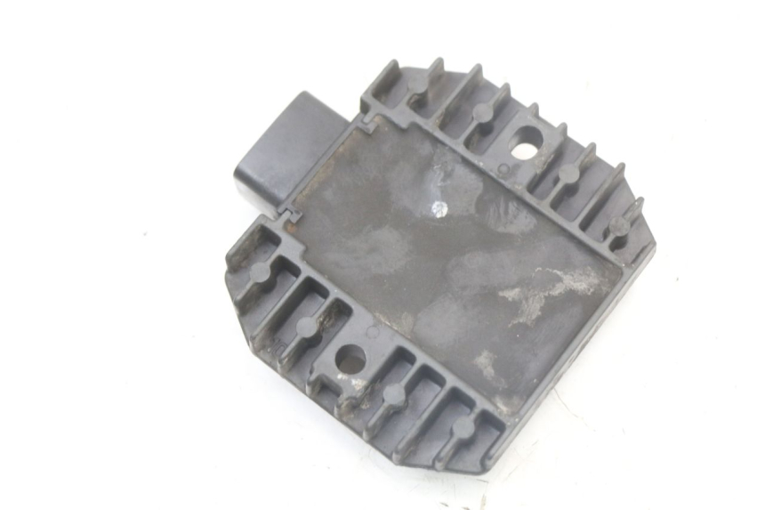 photo de REGULATOR ŁADOWANIA YAMAHA X-MAX XMAX 250 (2006 - 2009) - Zbliżenie techniczne