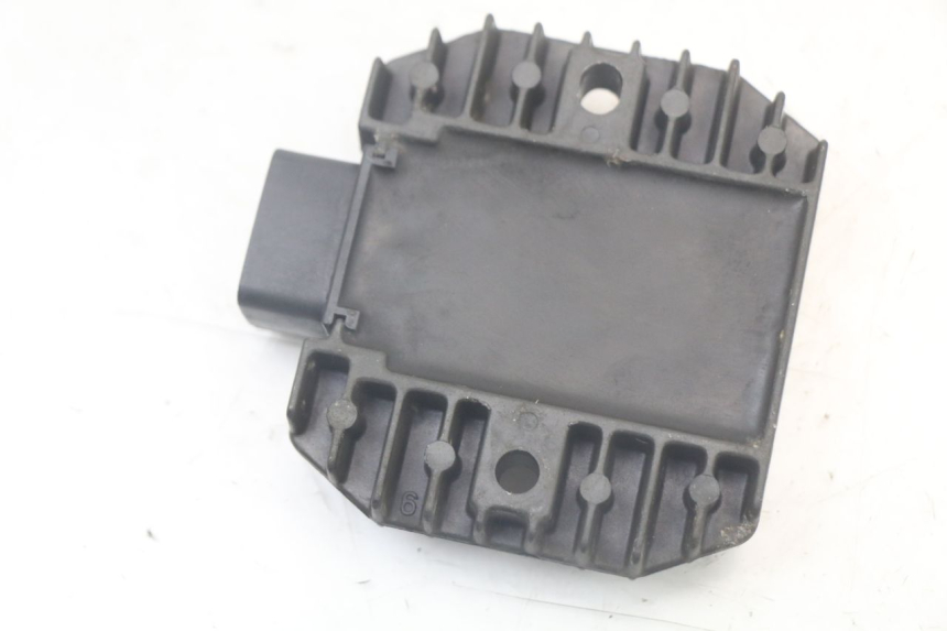 photo de REGULATOR ŁADOWANIA YAMAHA XMAX X-MAX 125 (2006 - 2009) - Zbliżenie techniczne