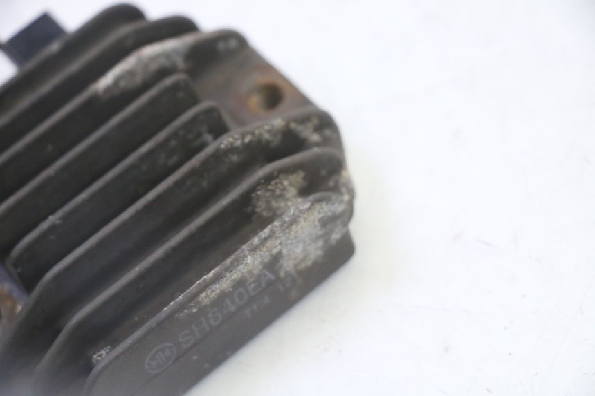 photo de REGULATOR ŁADOWANIA YAMAHA X-MAX XMAX 125 (2010 - 2013) - Inny kąt widzenia