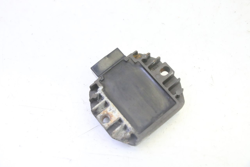 photo de REGULATOR ŁADOWANIA YAMAHA X-MAX XMAX 125 (2010 - 2013) - Zbliżenie techniczne