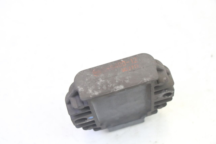 photo de REGULATOR ŁADOWANIA YAMAHA X-MAX XMAX 125 (2010 - 2013) - Zbliżenie techniczne