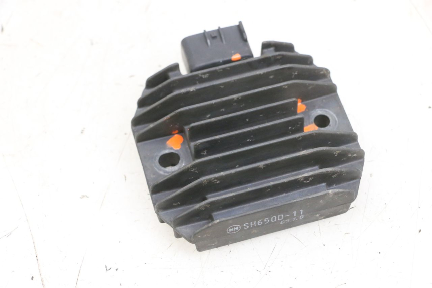 photo de REGULATOR ŁADOWANIA YAMAHA XMAX X-MAX 125 (2006 - 2009) - Zbliżenie techniczne