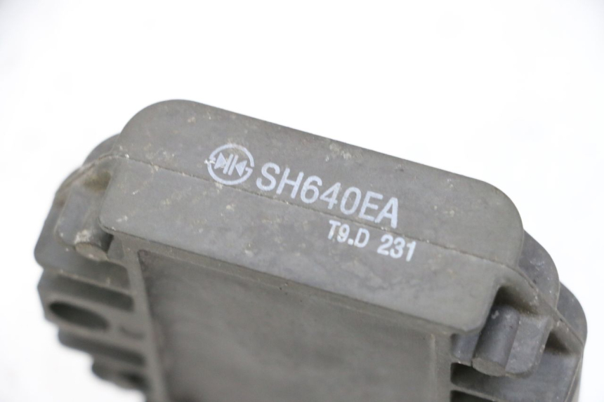 photo de REGULATOR ŁADOWANIA YAMAHA X-MAX XMAX 125 (2010 - 2013) - Zoom stanu zużycia