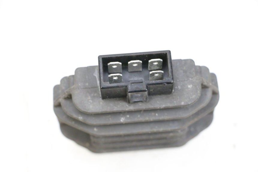 photo de REGULATOR ŁADOWANIA YAMAHA X-MAX XMAX 125 (2010 - 2013) - Inny kąt widzenia