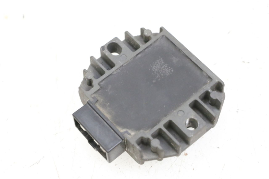 photo de REGULATOR ŁADOWANIA YAMAHA X-MAX XMAX 125 (2010 - 2013) - Zbliżenie techniczne