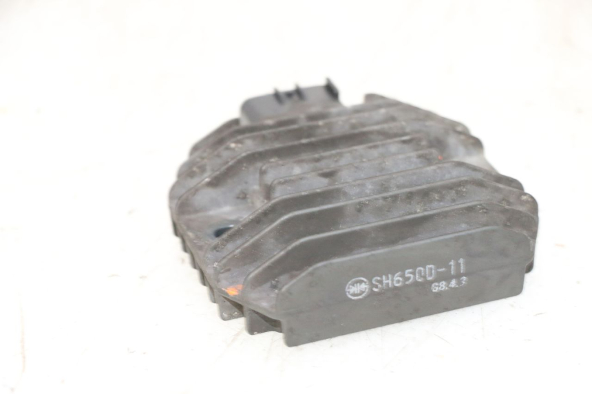 photo de REGULATOR ŁADOWANIA YAMAHA XMAX X-MAX 125 (2006 - 2009) - Zbliżenie techniczne