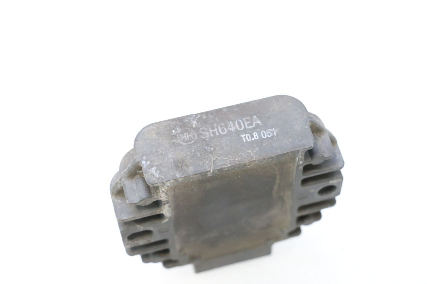 photo de REGULATOR ŁADOWANIA YAMAHA X-MAX XMAX 125 (2010 - 2013) - Zbliżenie techniczne